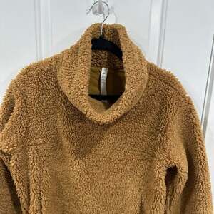 Lululemon Warm Restore Long Sherpa Pullover in Gold Buff